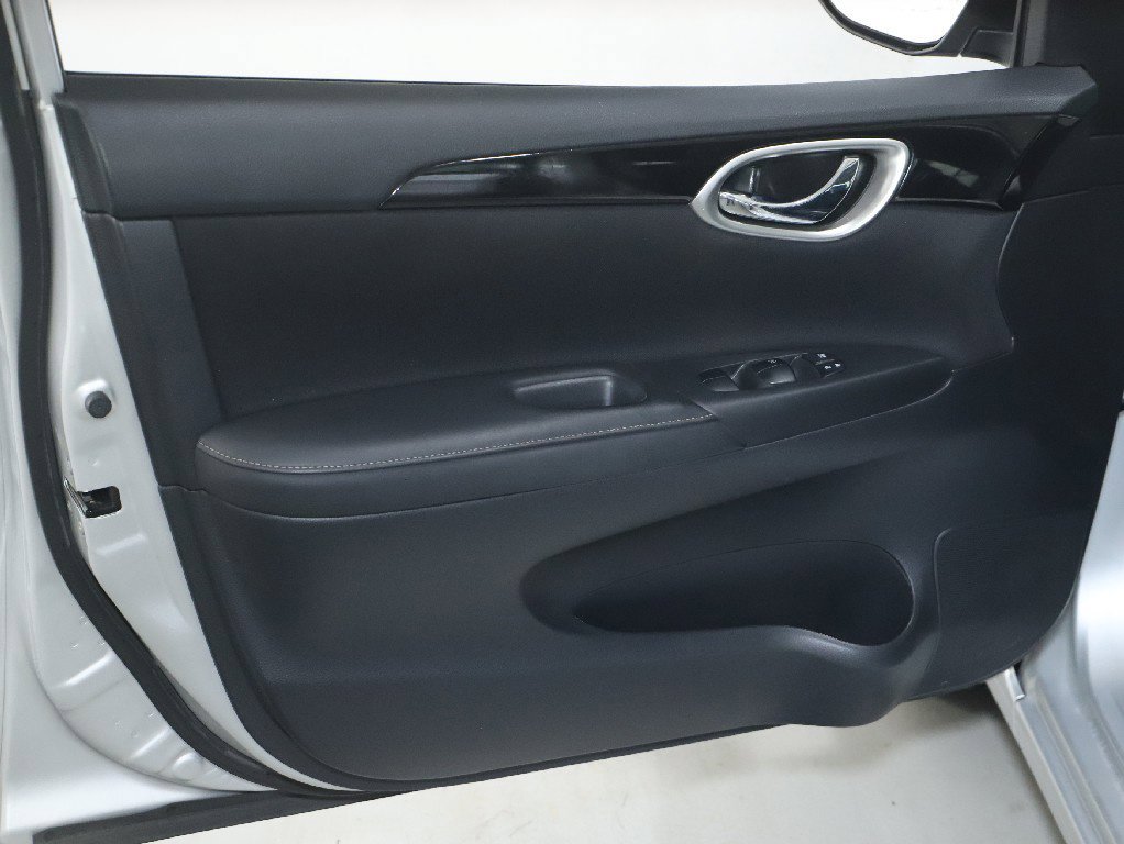 Certified 2019 Nissan Sentra SV FWD image 16