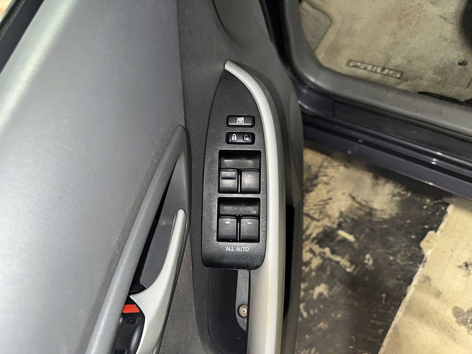 Used 2011 Toyota Prius Two image 22