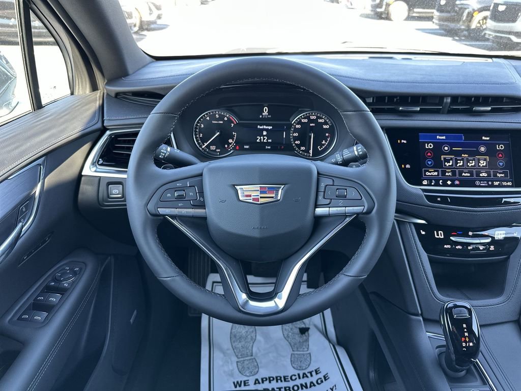 New 2025 Cadillac XT6 Luxury image 14