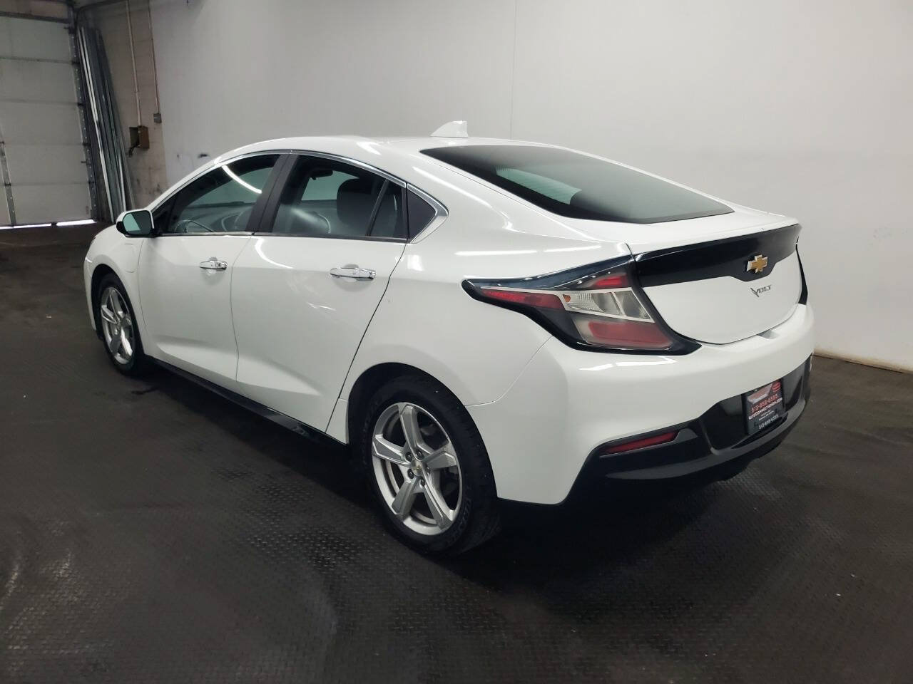 Used 2017 Chevrolet Volt LT FWD image 5