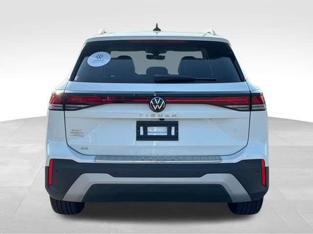 Used 2025 Volkswagen Tiguan SE FWD image 4