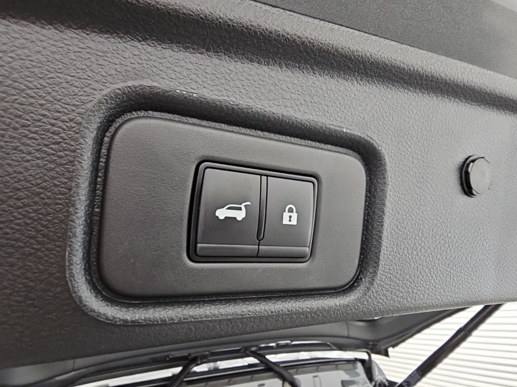 Used 2025 Nissan Pathfinder SL FWD image 34