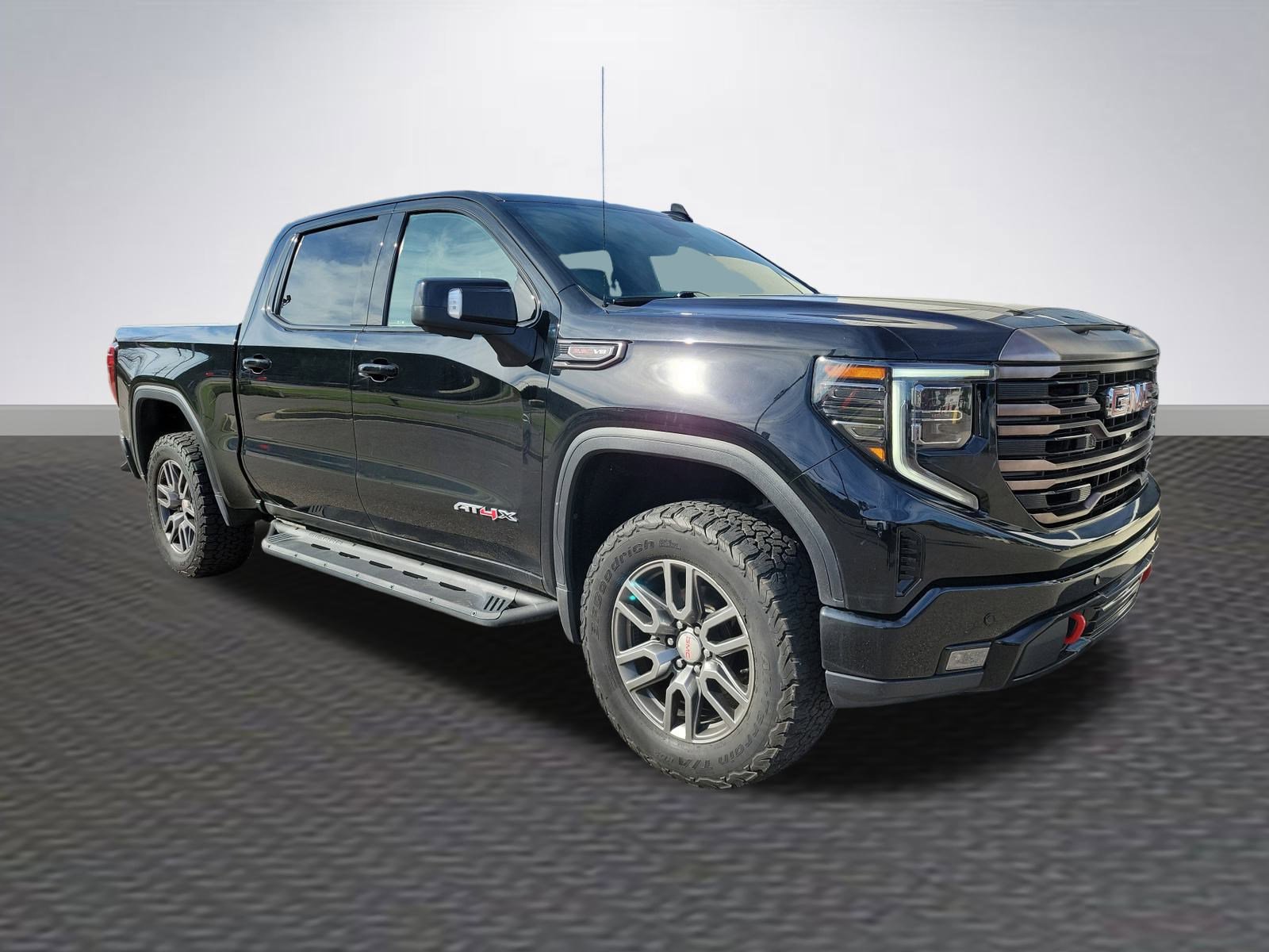 Used 2022 GMC Sierra 1500 AT4X image 1