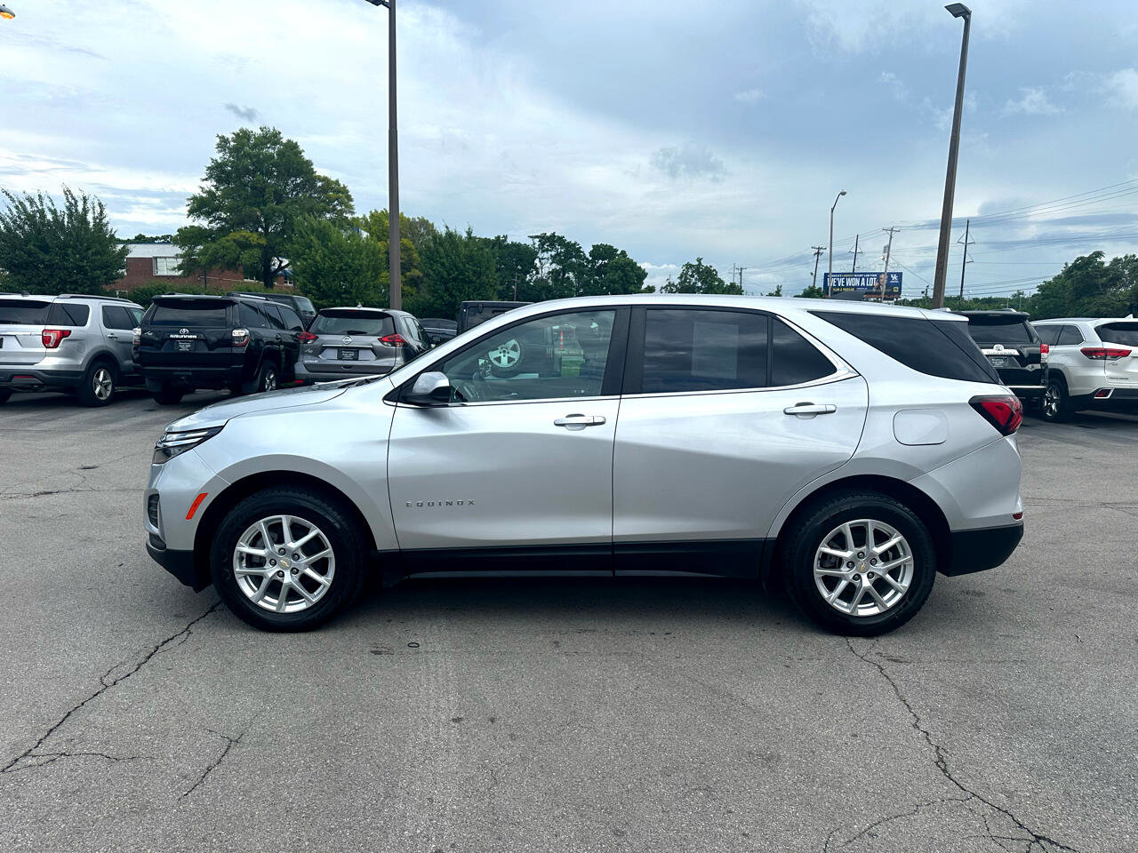 Used 2022 Chevrolet Equinox LT w/ Driver Convenience Package image 6