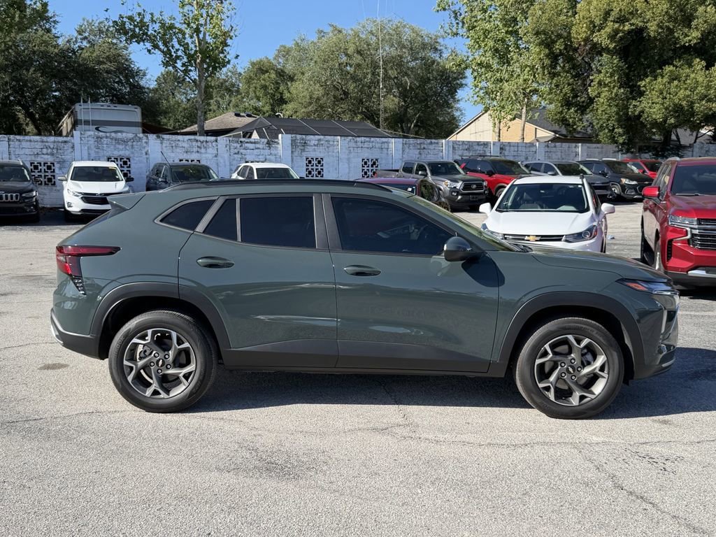 Certified 2025 Chevrolet Trax LT FWD image 4