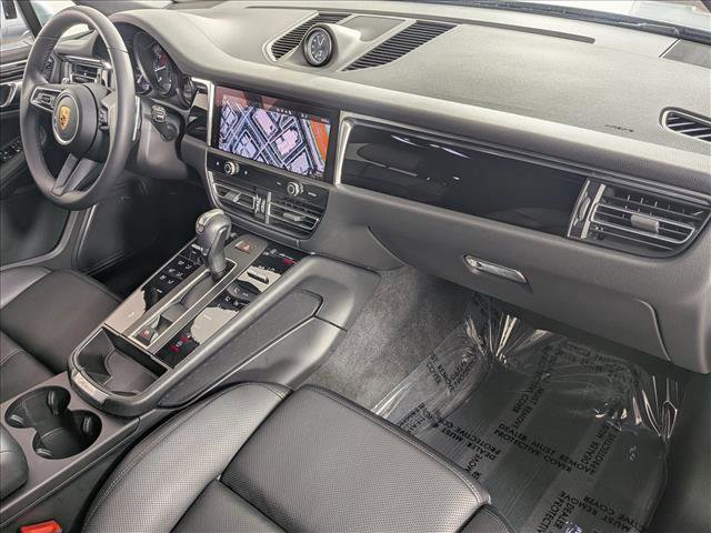 Certified 2025 Porsche Macan Turbo image 25