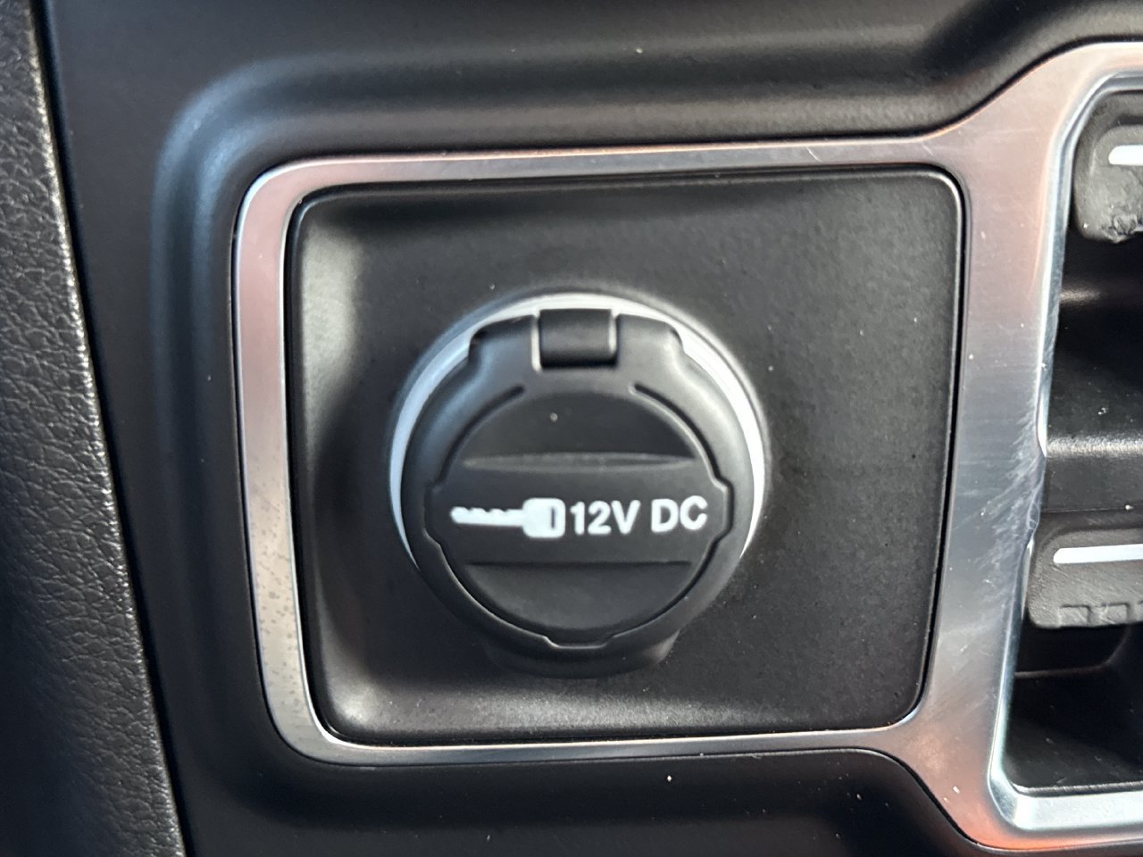 Certified 2025 Jeep Wrangler Unlimited Sahara AWD/4WD image 30