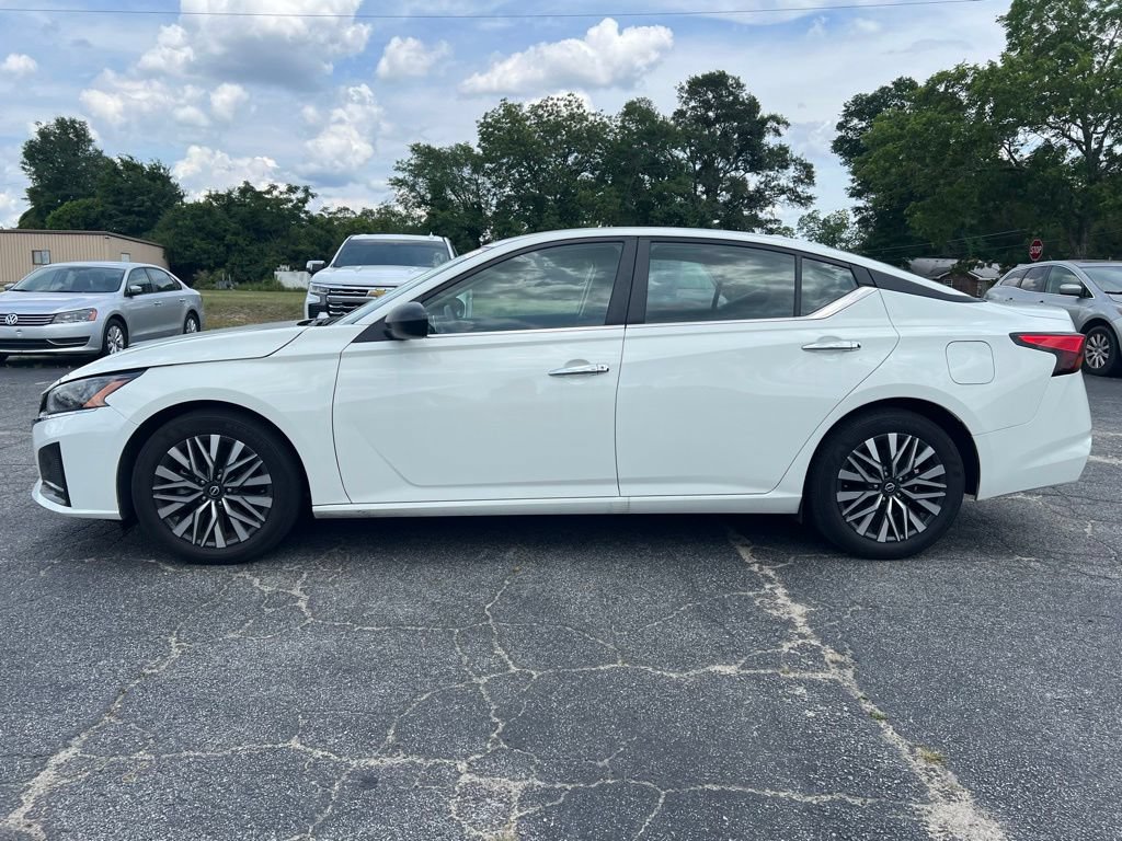 Used 2025 Nissan Altima 2.5 SV FWD image 7