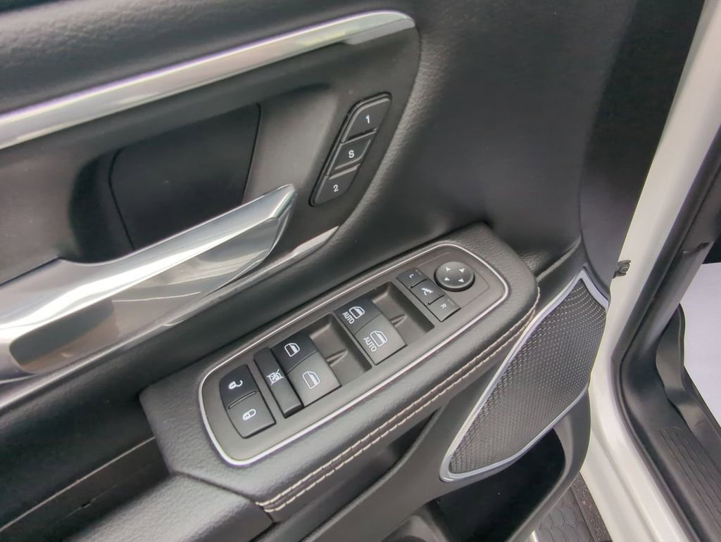 Used 2023 RAM 1500 Laramie AWD/4WD image 13