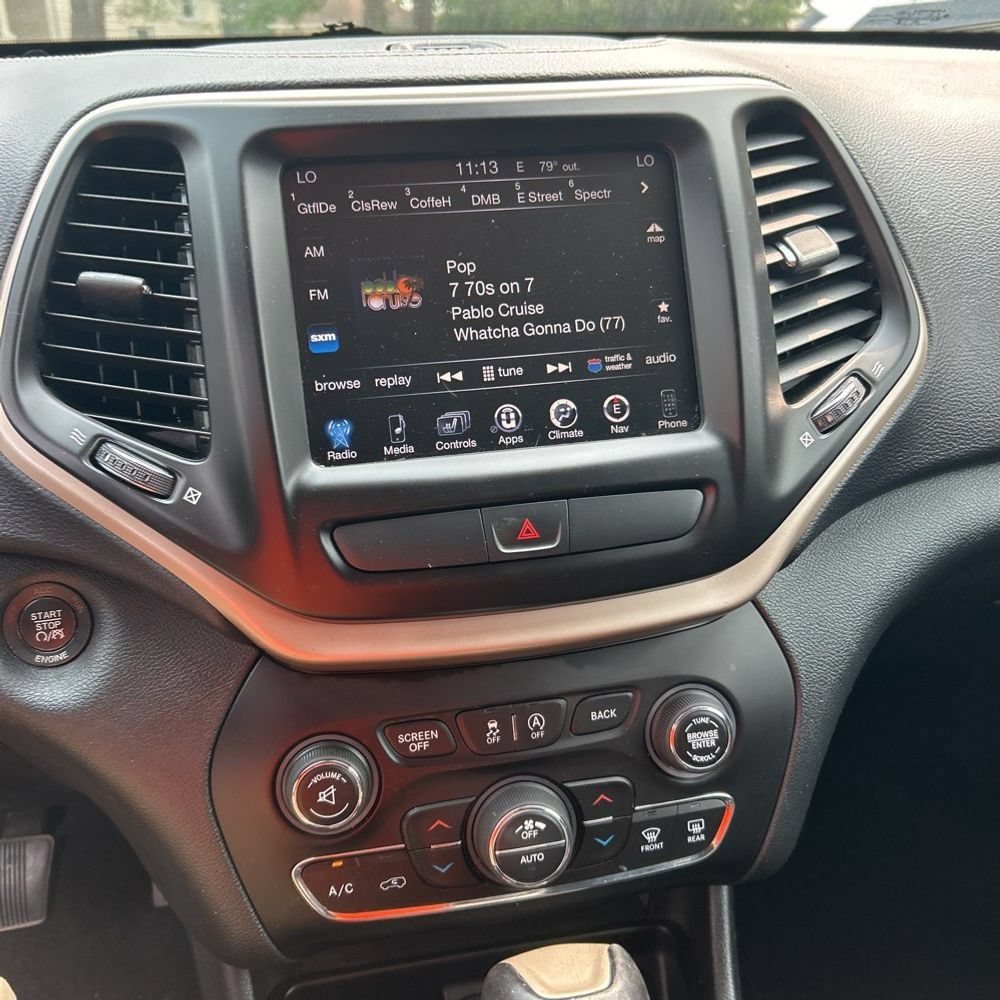 Used 2016 Jeep Cherokee Limited AWD/4WD image 9