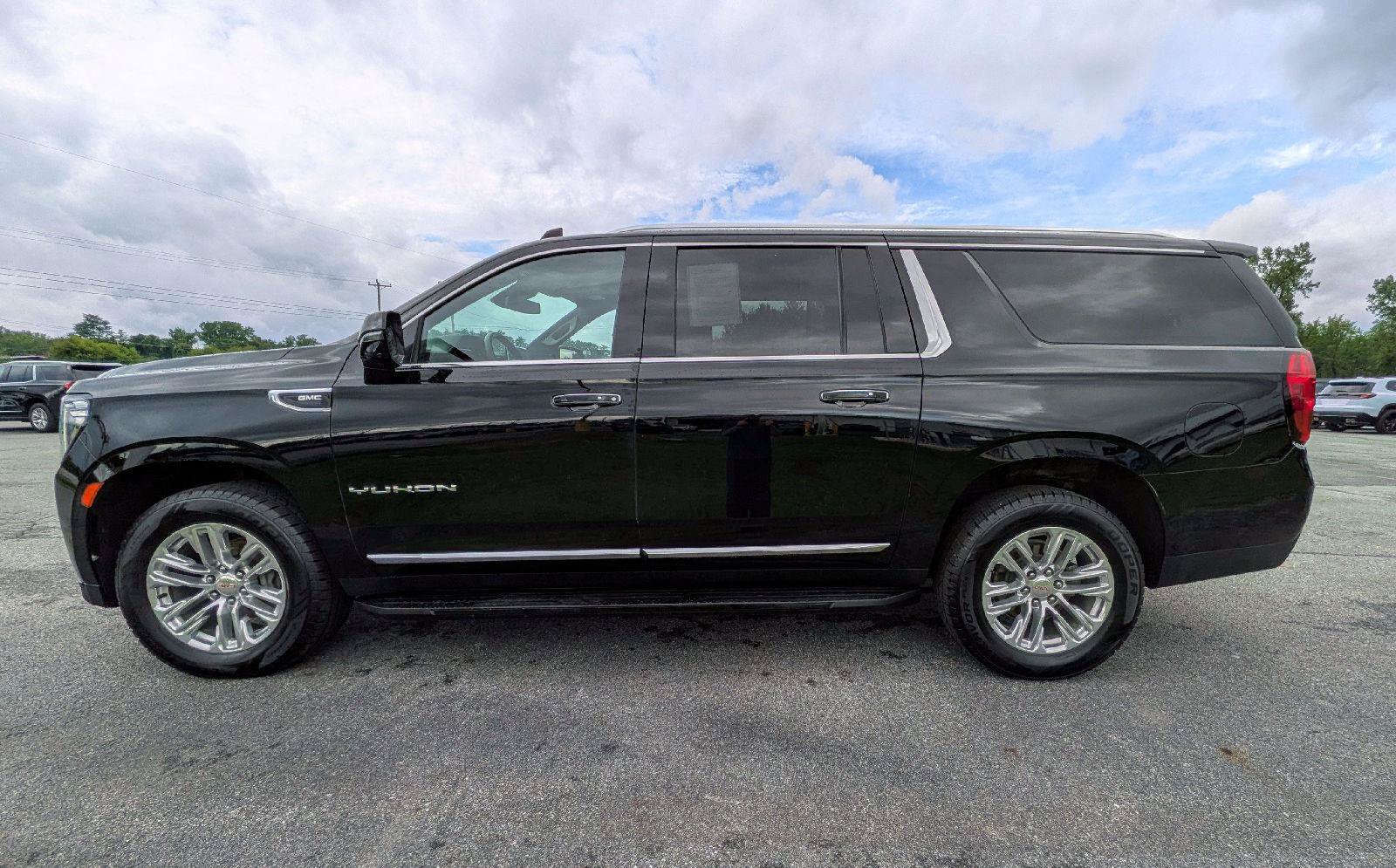 Used 2023 GMC Yukon XL SLT w/ SLT Luxury Package AWD/4WD image 6