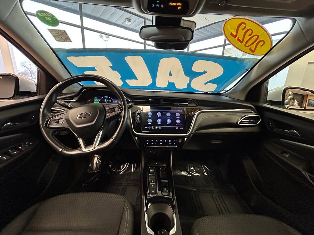 Used 2022 Chevrolet Bolt EUV LT w/ Comfort Package image 17