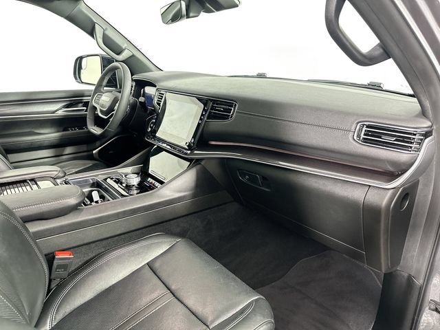 Used 2023 Jeep Wagoneer 4WD w/ Premium Group I image 32