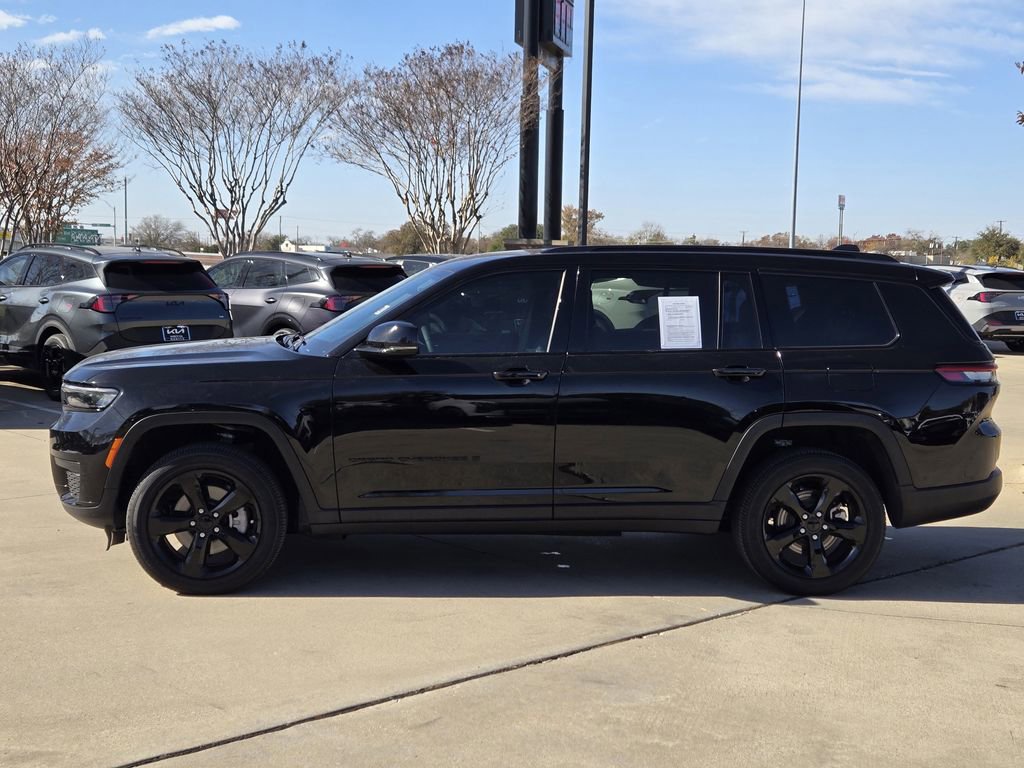 Used 2025 Jeep Grand Cherokee L Laredo RWD image 12