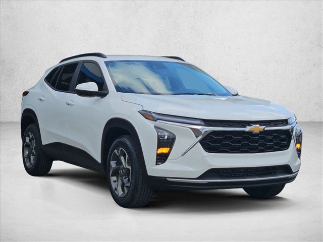 Used 2025 Chevrolet Trax LT w/ LT Convenience Package FWD image 2