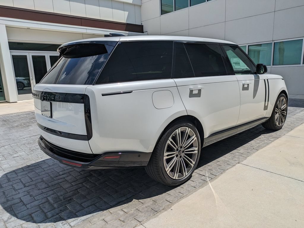New 2026 Land Rover Range Rover Long Wheelbase SE AWD/4WD image 4