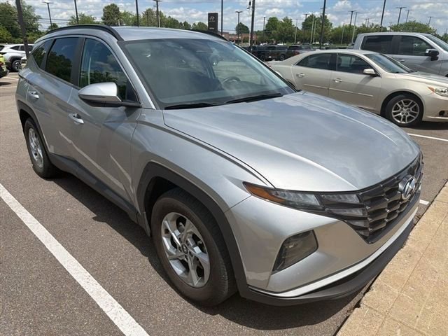 Certified 2022 Hyundai Tucson SEL w/ Cargo Package FWD image 2