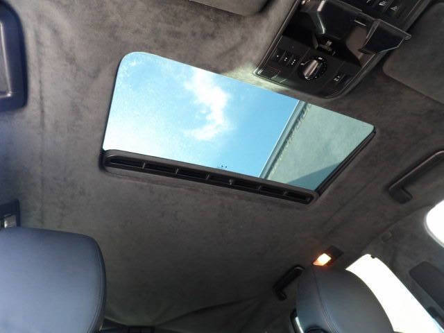 Used 2004 Porsche Cayenne Turbo image 25