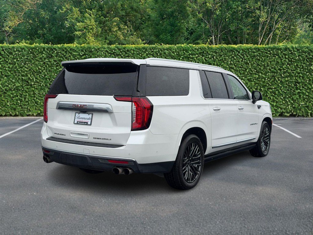 Used 2023 GMC Yukon XL Denali w/ Denali Reserve Package AWD/4WD image 3