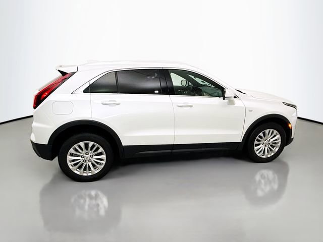 Used 2024 Cadillac XT4 Luxury w/ Cold Weather Package image 9