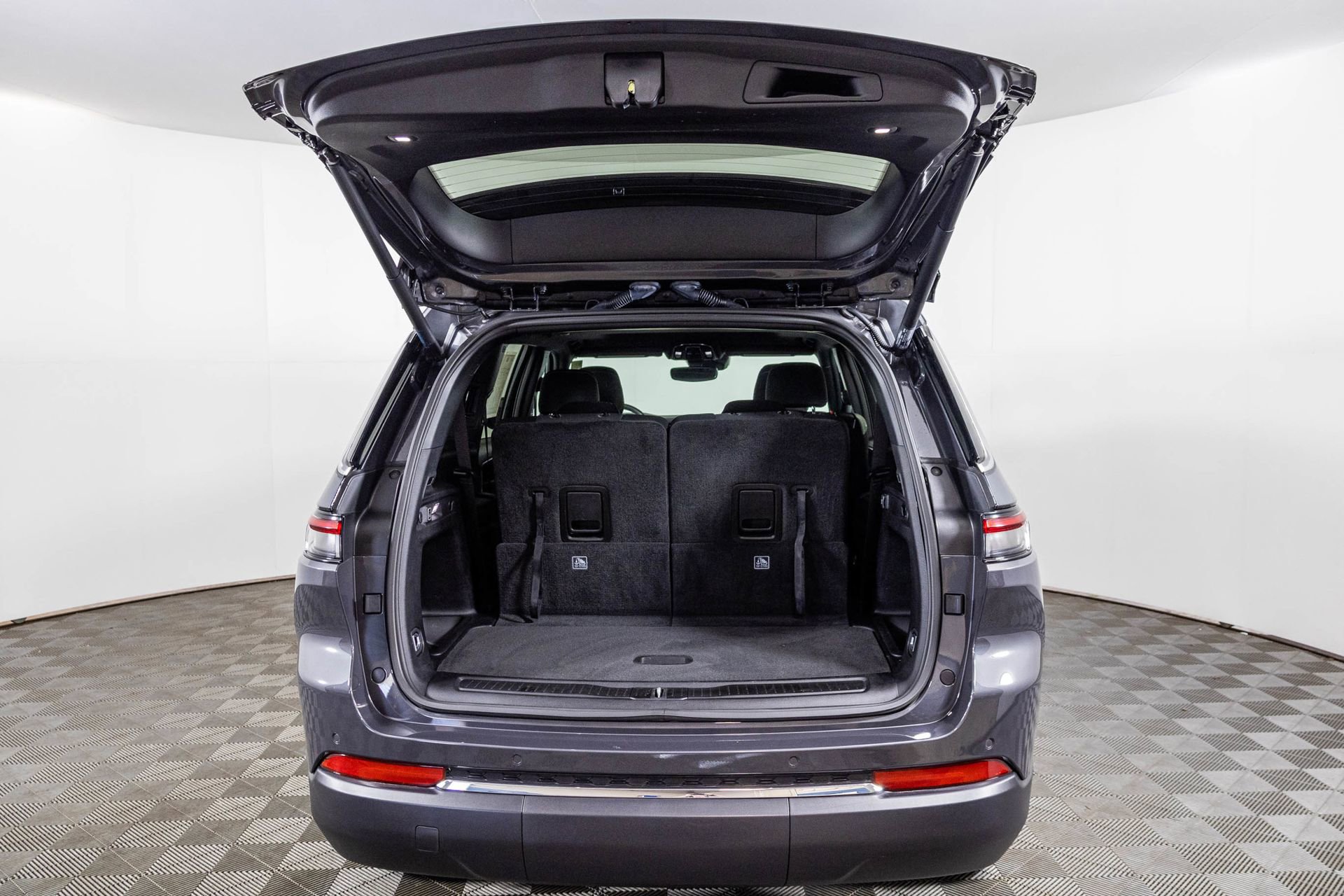 Used 2024 Jeep Grand Cherokee L Laredo w/ Luxury Tech Group I image 37