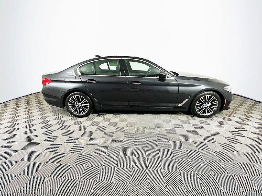 Used 2018 BMW 530e xDrive AWD/4WD image 10