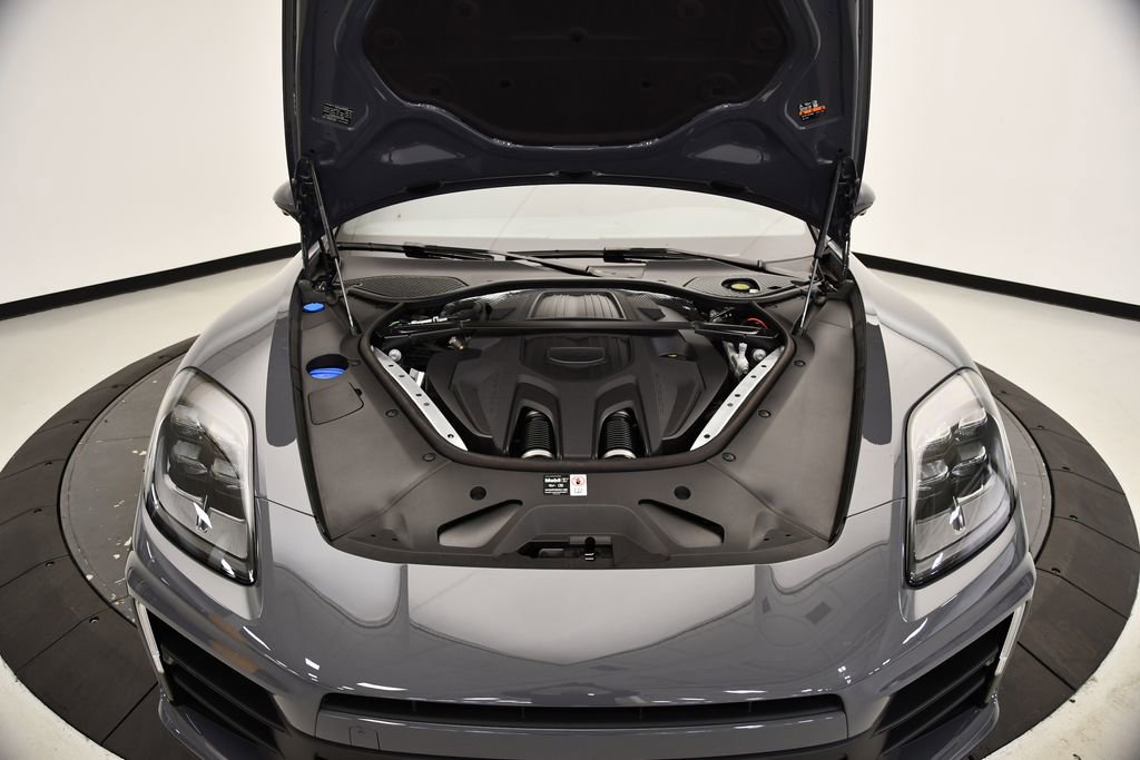 Used 2025 Porsche Panamera image 11