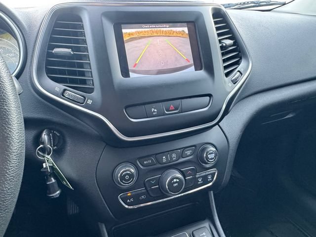 Used 2020 Jeep Cherokee Latitude FWD image 9