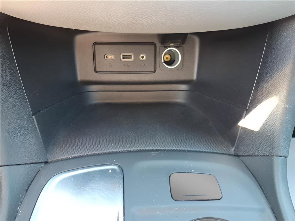 Used 2024 Chevrolet Equinox LT FWD image 12