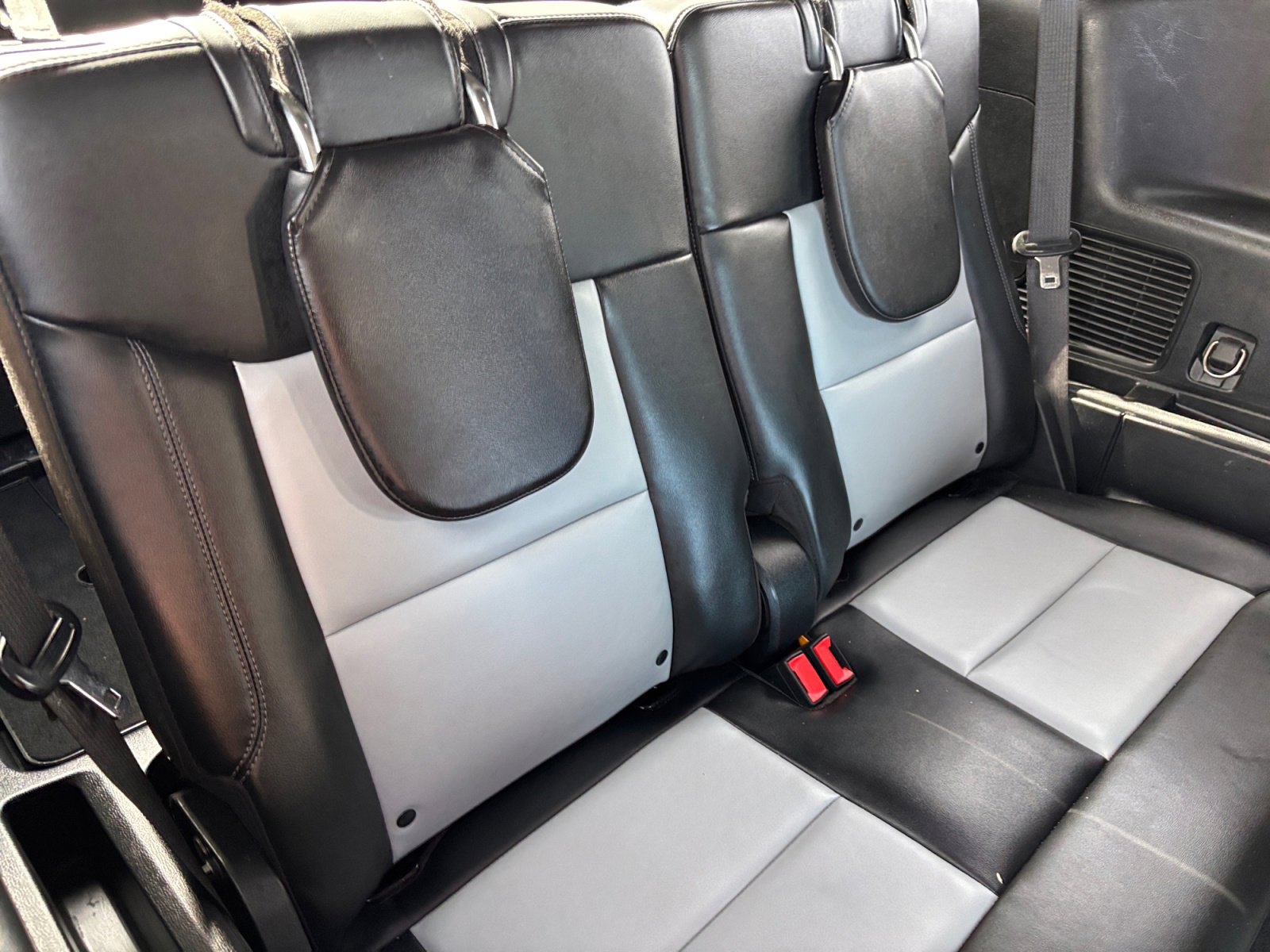 Used 2022 Ford Explorer XLT w/ Equipment Group 202A image 34