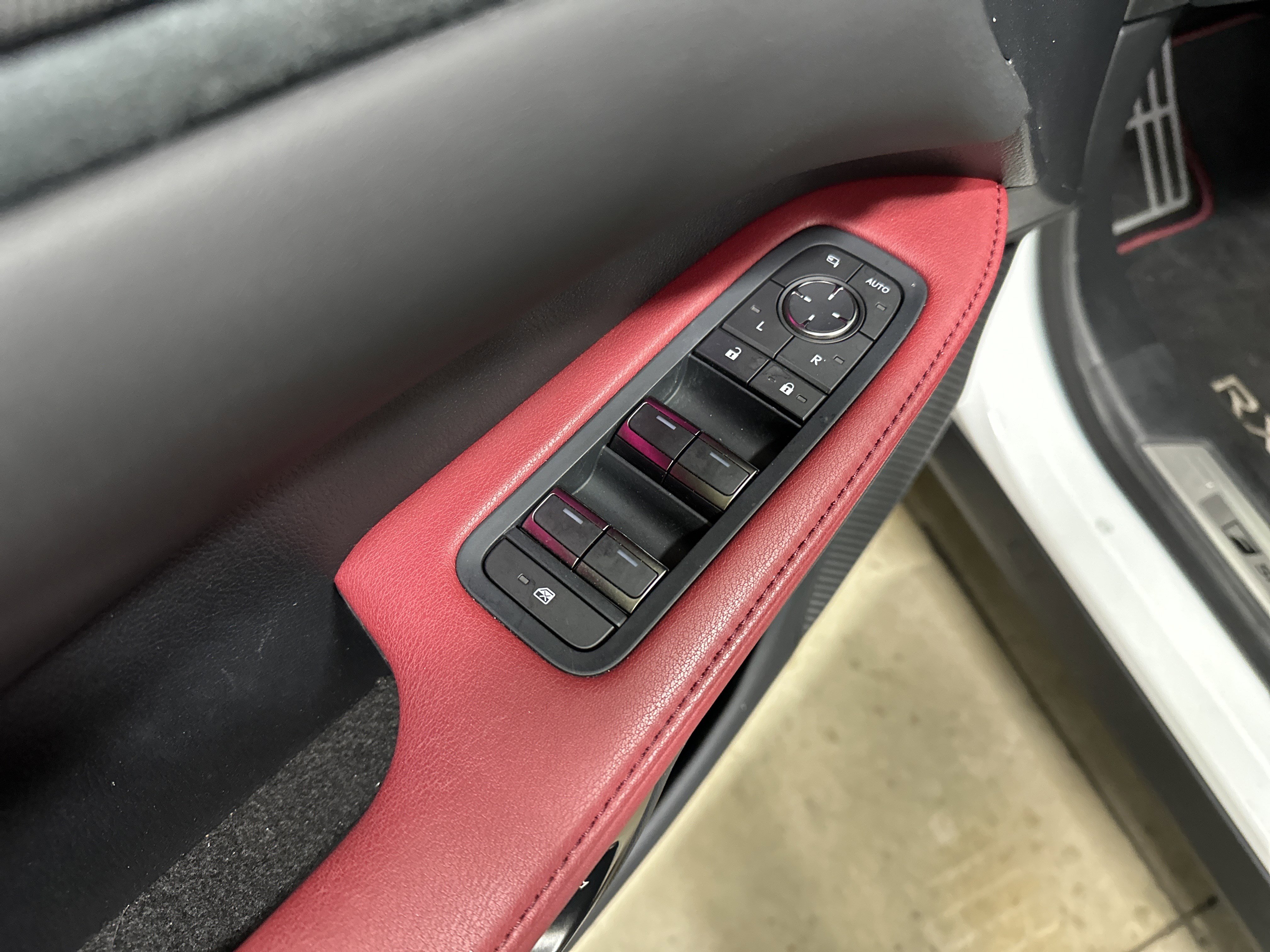 Used 2024 Lexus RX 500h F Sport w/ Convenience Package image 15