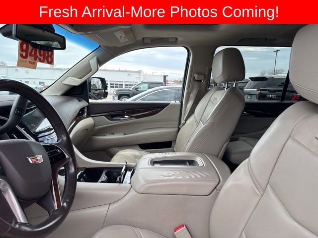 Used 2016 Cadillac Escalade ESV Luxury image 16