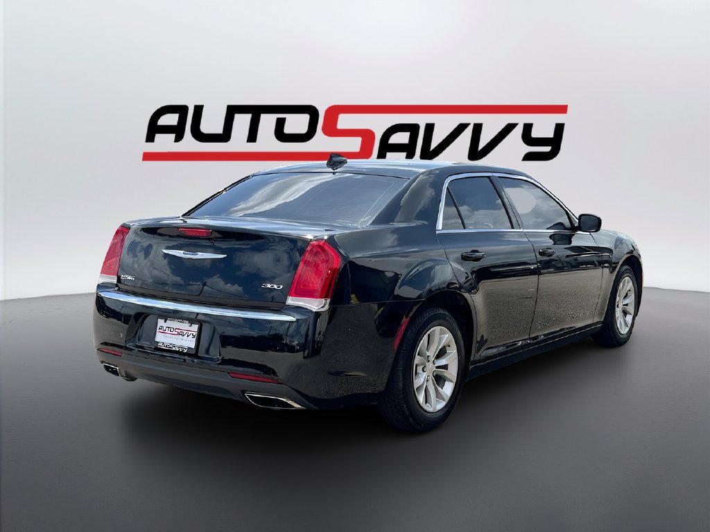 Used 2023 Chrysler 300 Touring RWD image 7