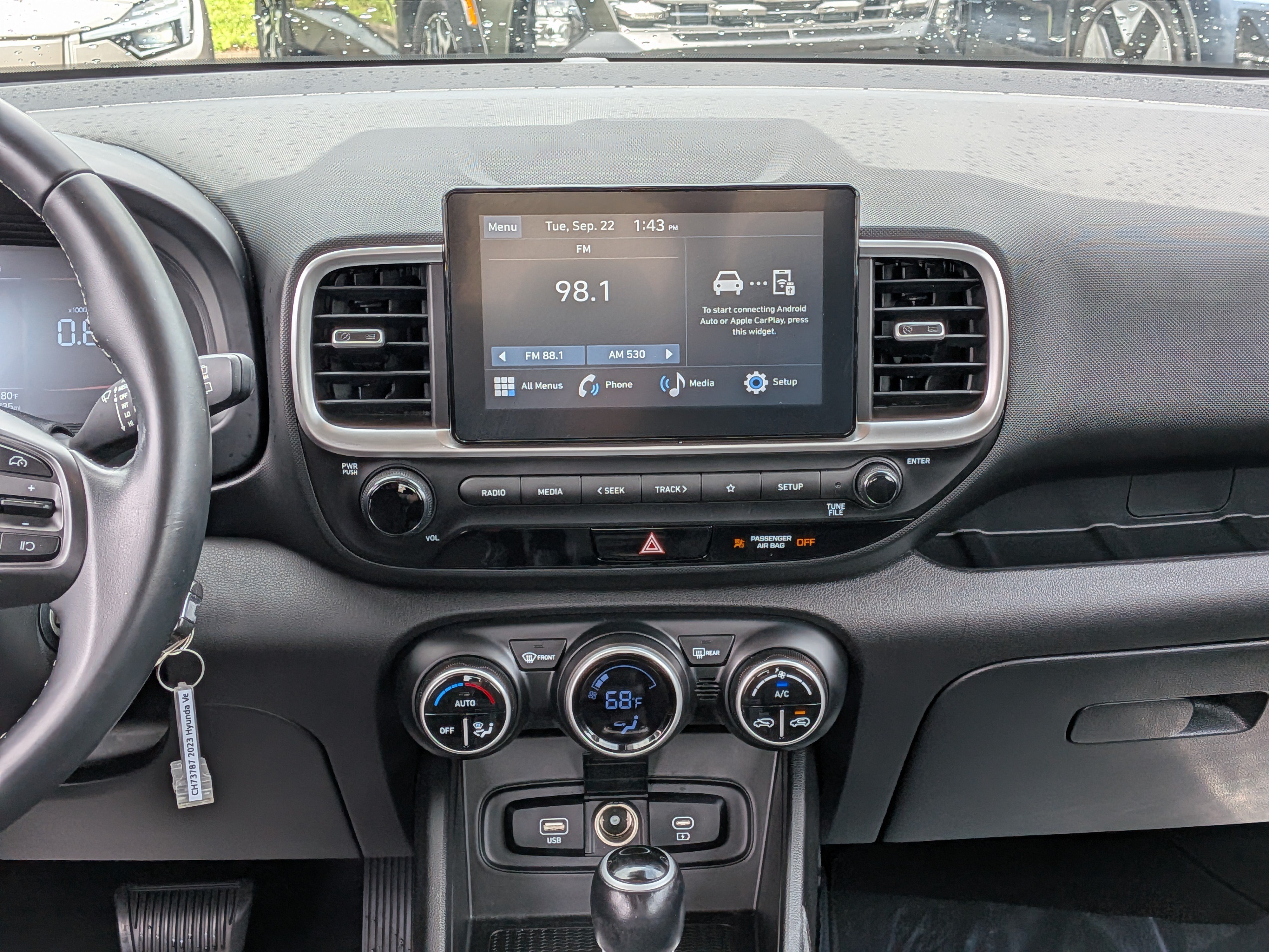 Used 2023 Hyundai Venue SEL FWD image 18