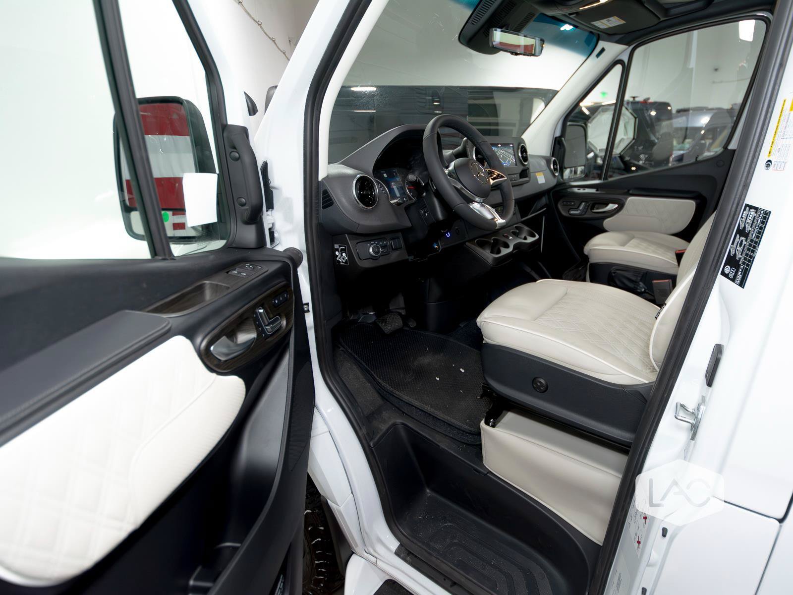 Used 2025 Mercedes-Benz Sprinter 3500 image 22