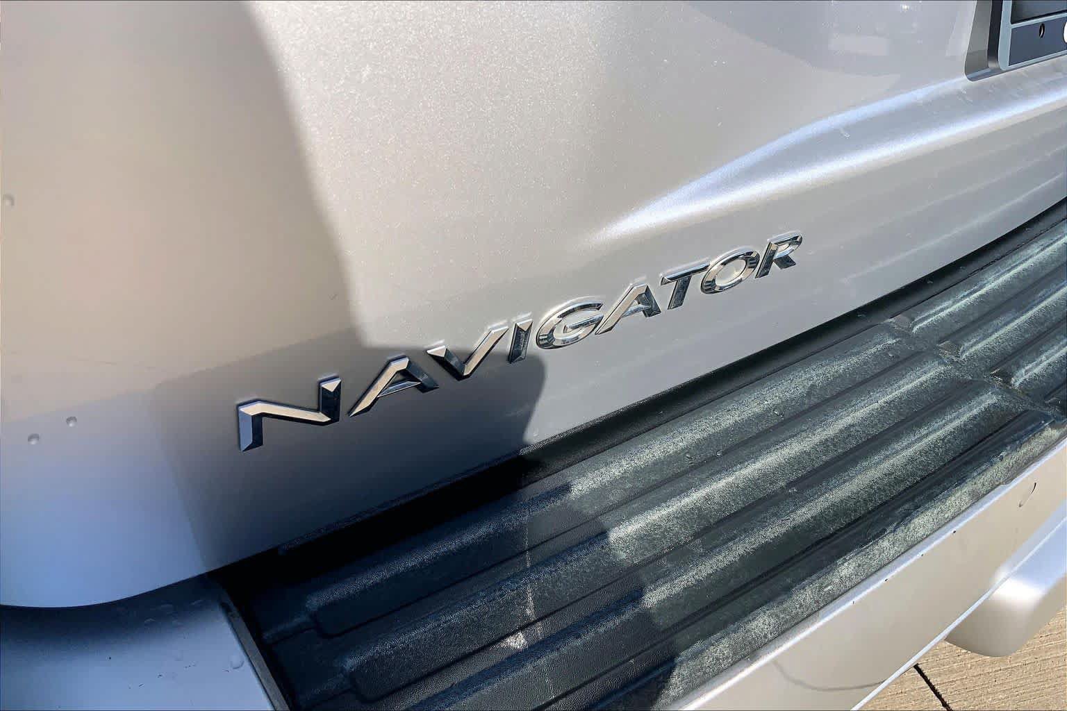 Used 2017 Lincoln Navigator Select RWD image 31