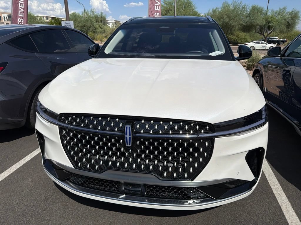 Used 2025 Lincoln Nautilus Reserve AWD/4WD image 2