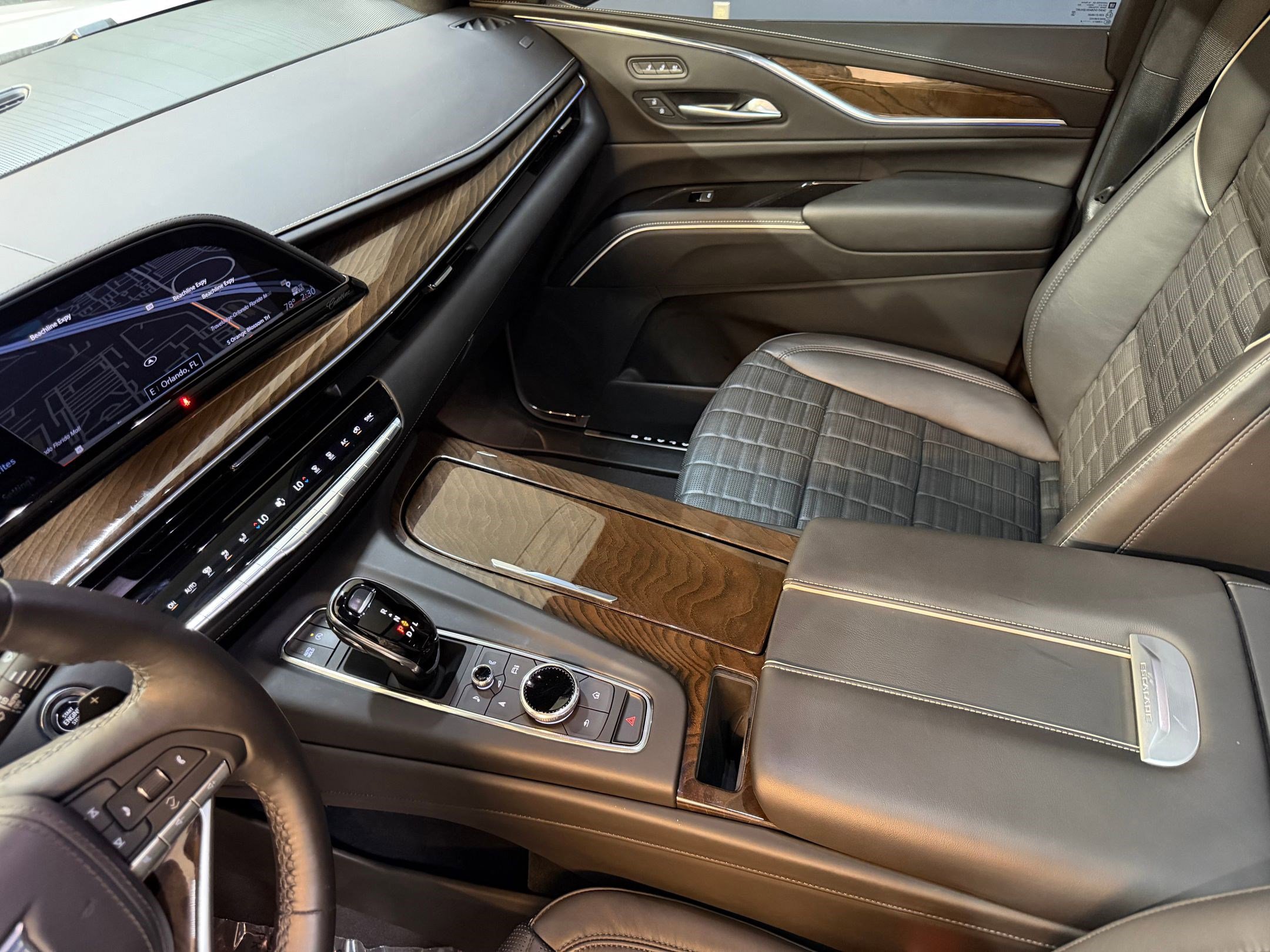 Certified 2024 Cadillac Escalade Sport Platinum w/ LPO, ONYX Package image 41