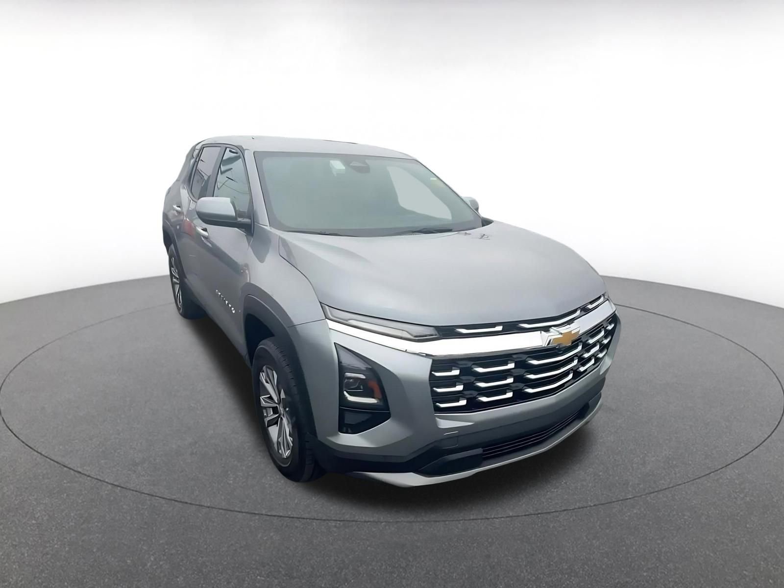 Used 2025 Chevrolet Equinox LT image 3