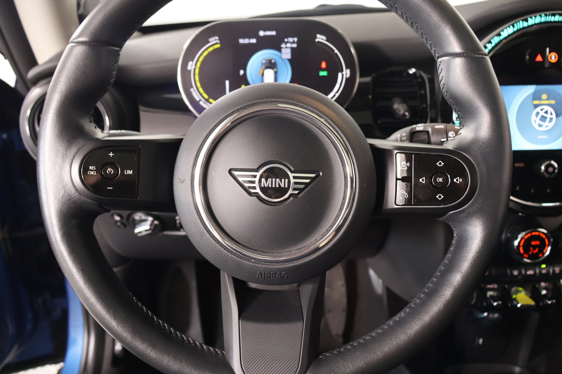 Used 2024 MINI Cooper SE FWD image 3