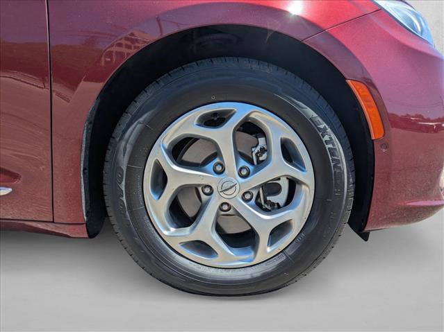 Used 2023 Chrysler Pacifica Limited FWD image 22