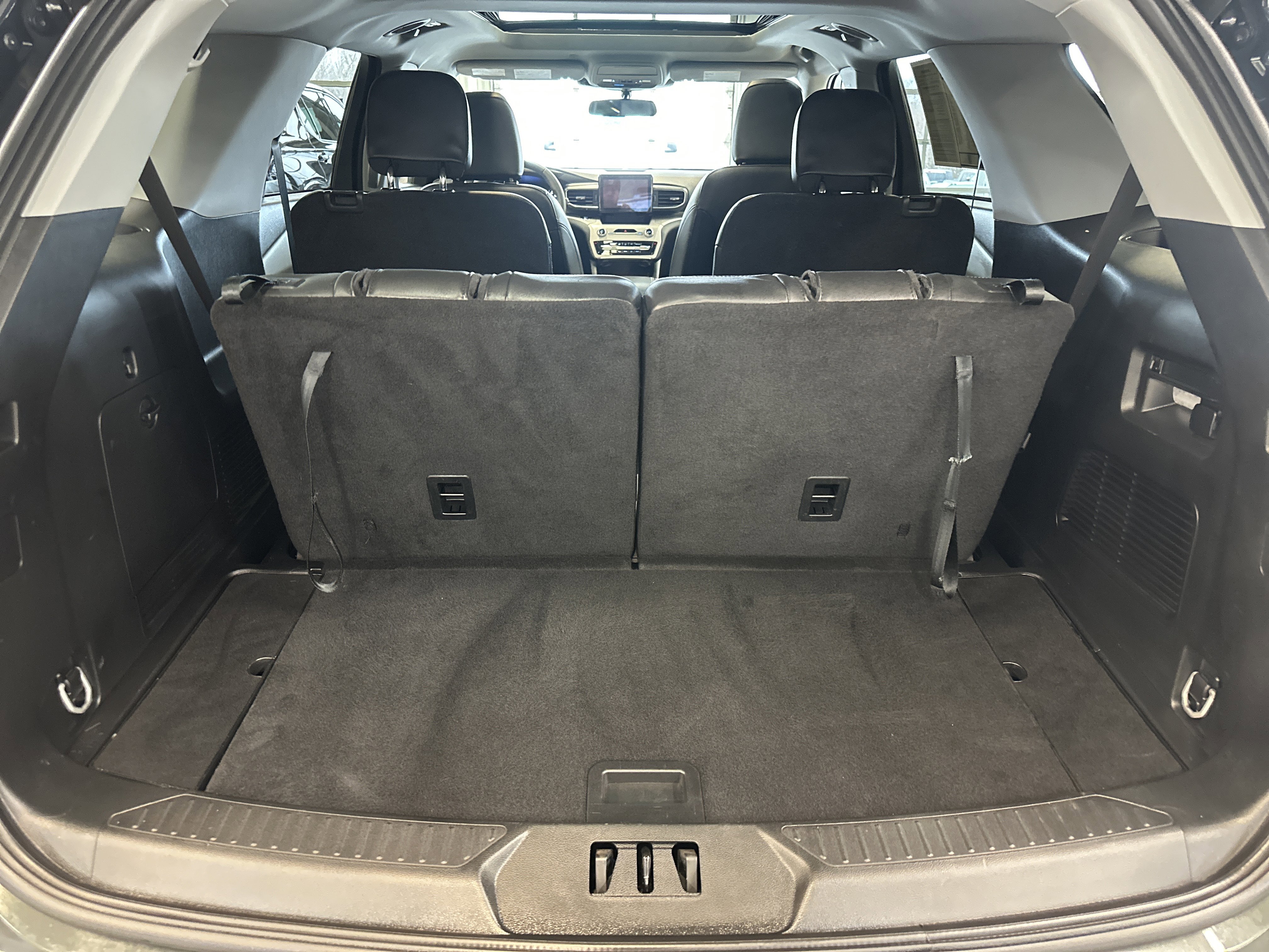 Used 2023 Ford Explorer XLT w/ Equipment Group 202A image 8