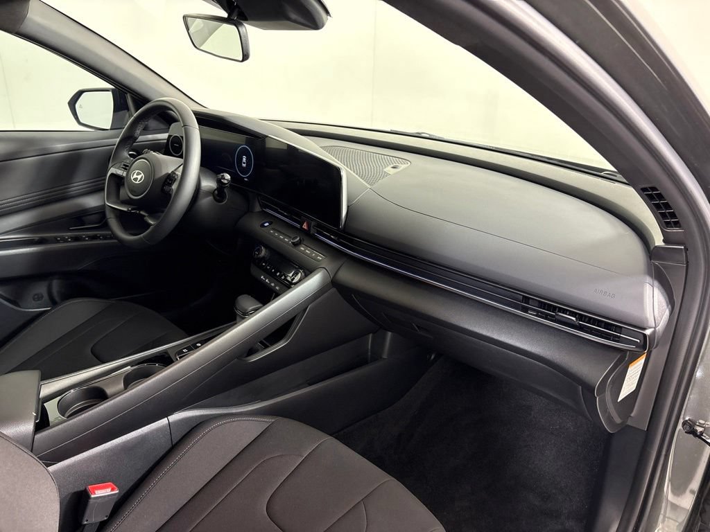 Certified 2025 Hyundai Elantra SEL FWD image 13