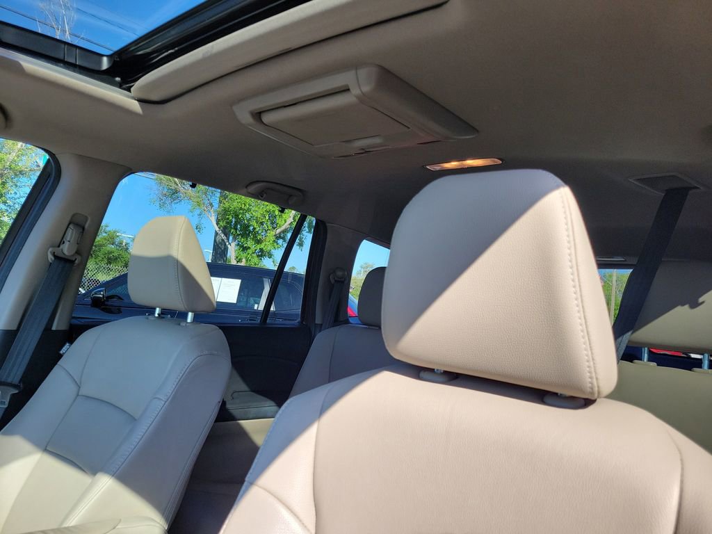 Certified 2018 Honda Pilot Touring image 25