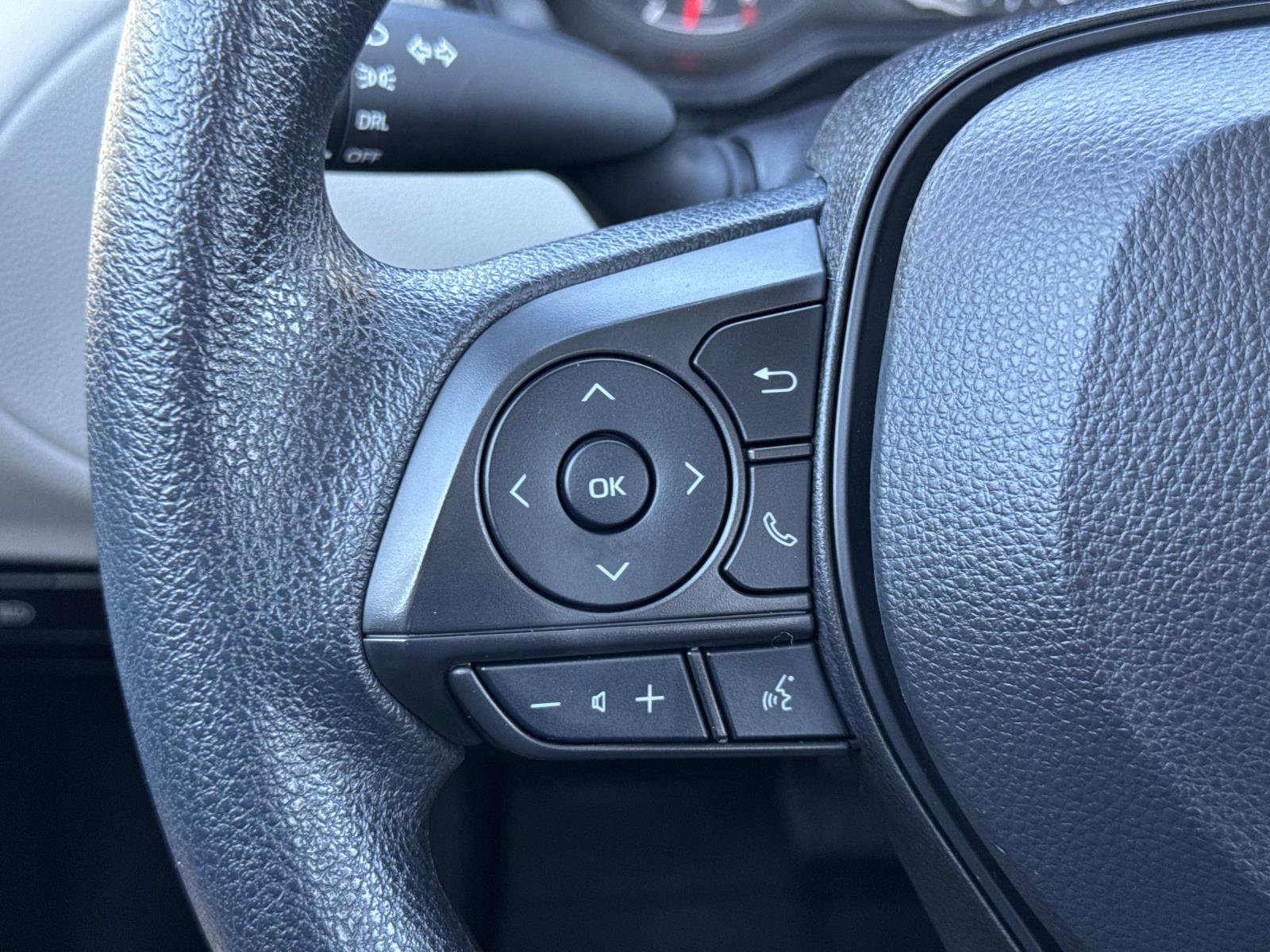 Used 2022 Toyota Corolla Cross L image 11