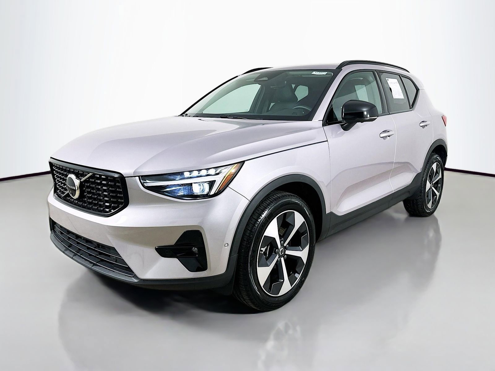 Used 2026 Volvo XC40 B5 Plus w/ Protection Package Premier AWD/4WD image 1