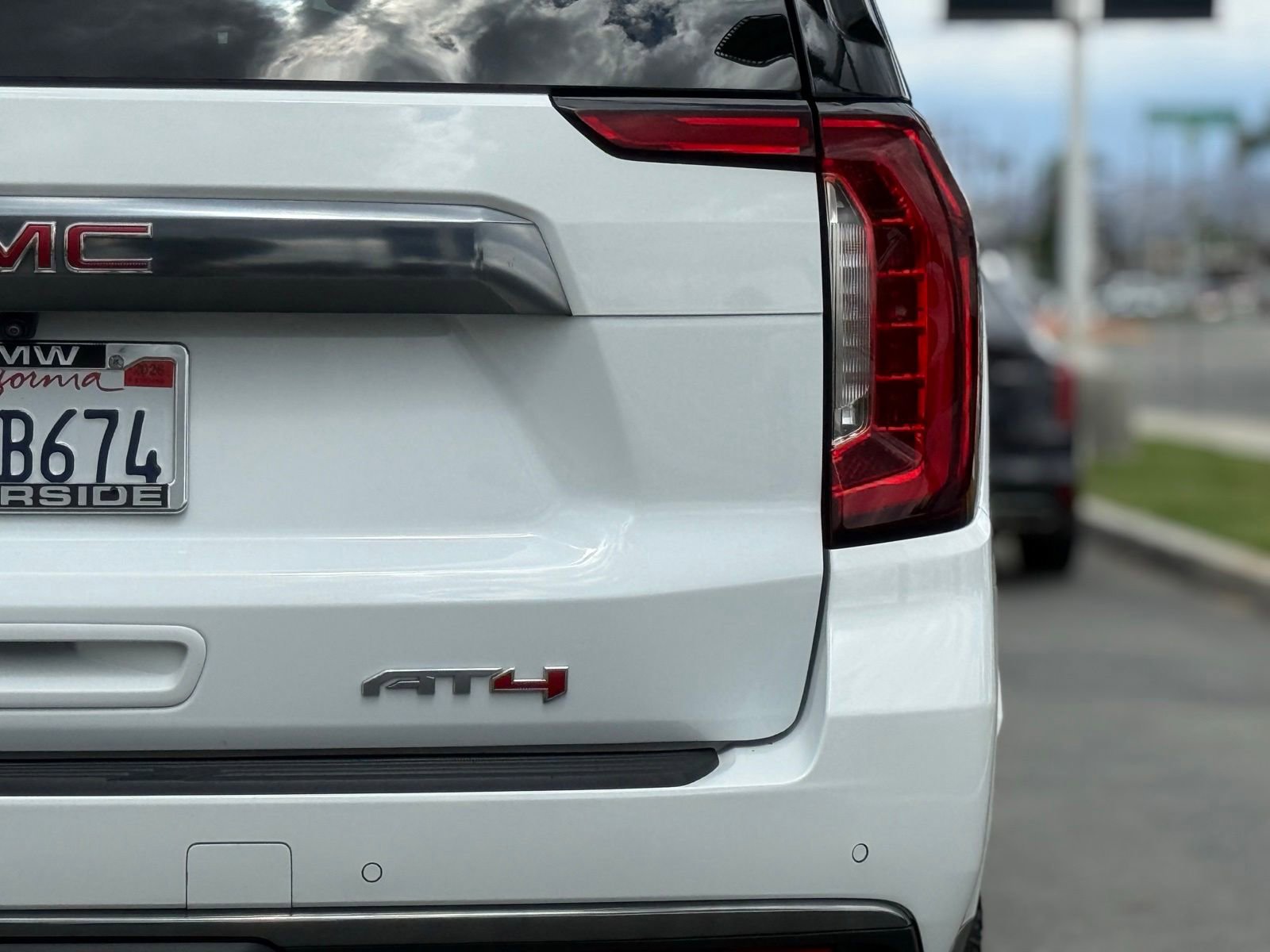 Used 2024 GMC Yukon AT4 w/ AT4 Premium Package AWD/4WD image 14