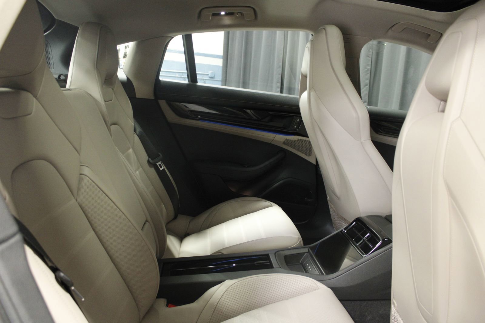 Used 2025 Porsche Panamera 4 image 46