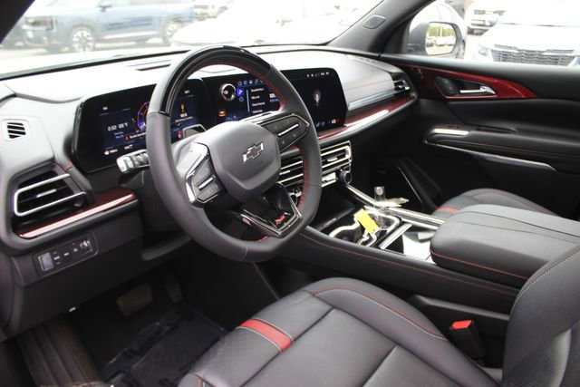 Used 2025 Chevrolet Traverse RS AWD/4WD image 3