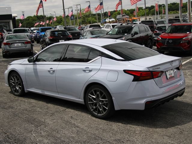 Certified 2024 Nissan Altima 2.0 SR FWD image 3